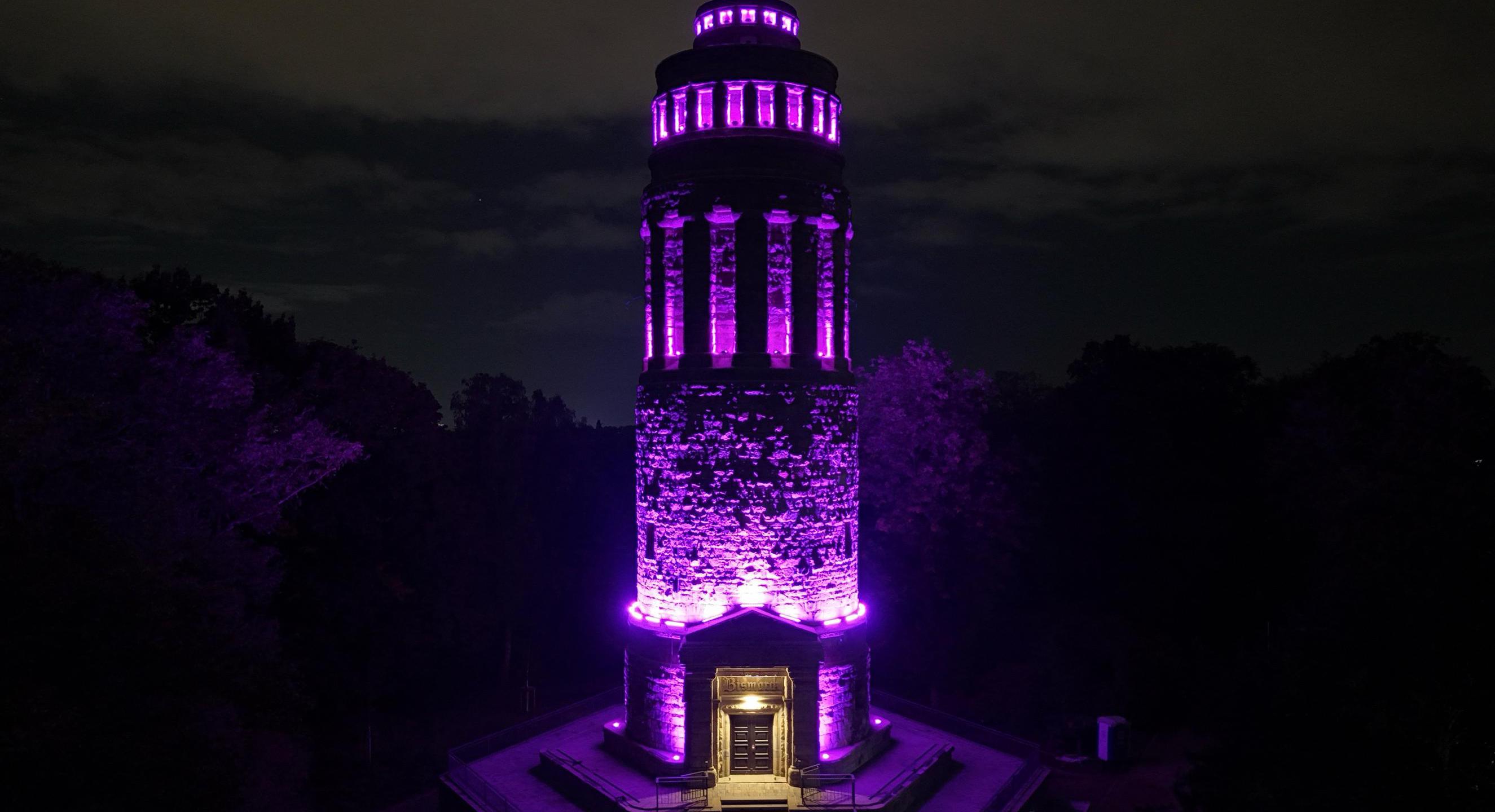 Der Bismarckturm bei Nacht